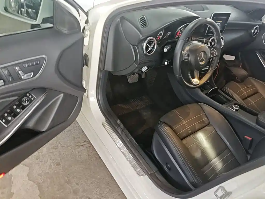 Mercedes-Benz A-Class 2017 — фото 16