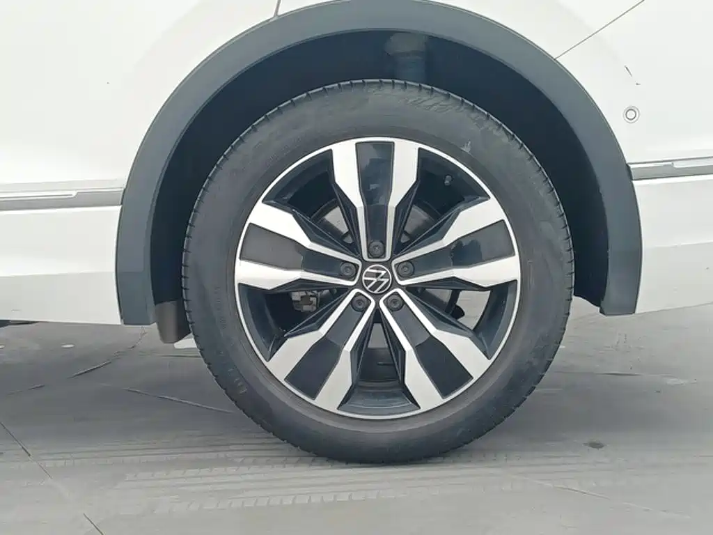 Volkswagen Tiguan L 2022 — фото 8