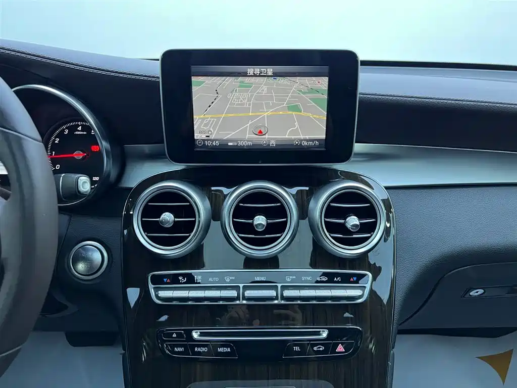 Mercedes-Benz GLC 2018 — фото 13