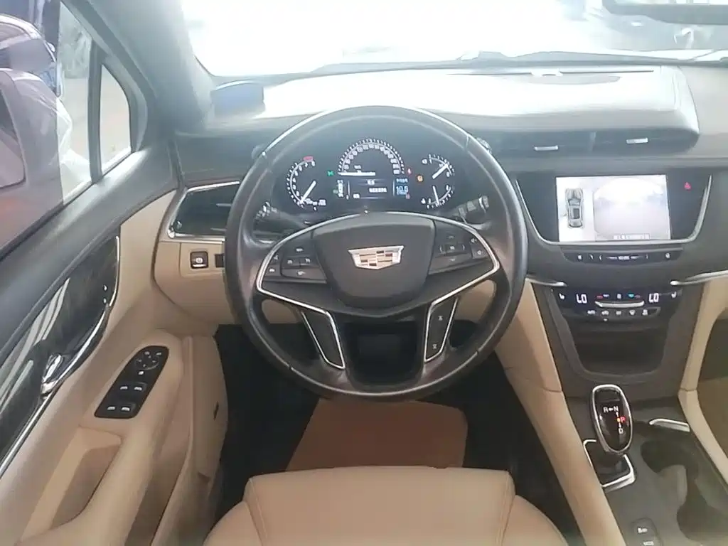 Cadillac XT5 2017 — фото 11