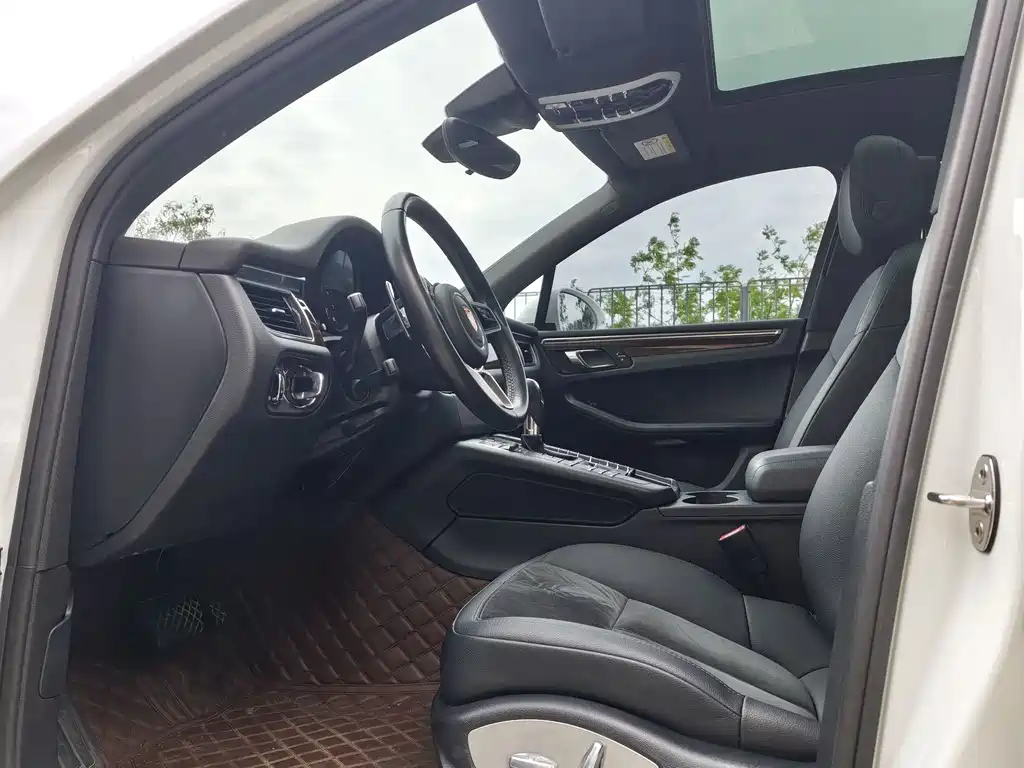 Porsche Macan 2017 — фото 14