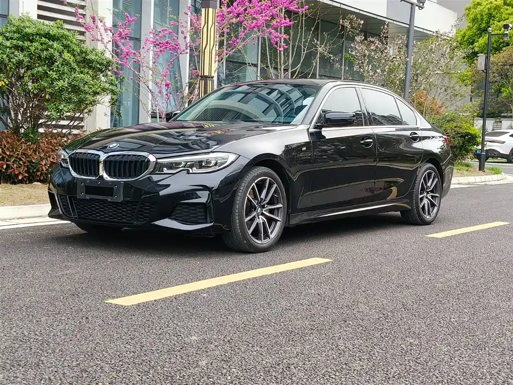 BMW 3 Series 2021 — фото 1