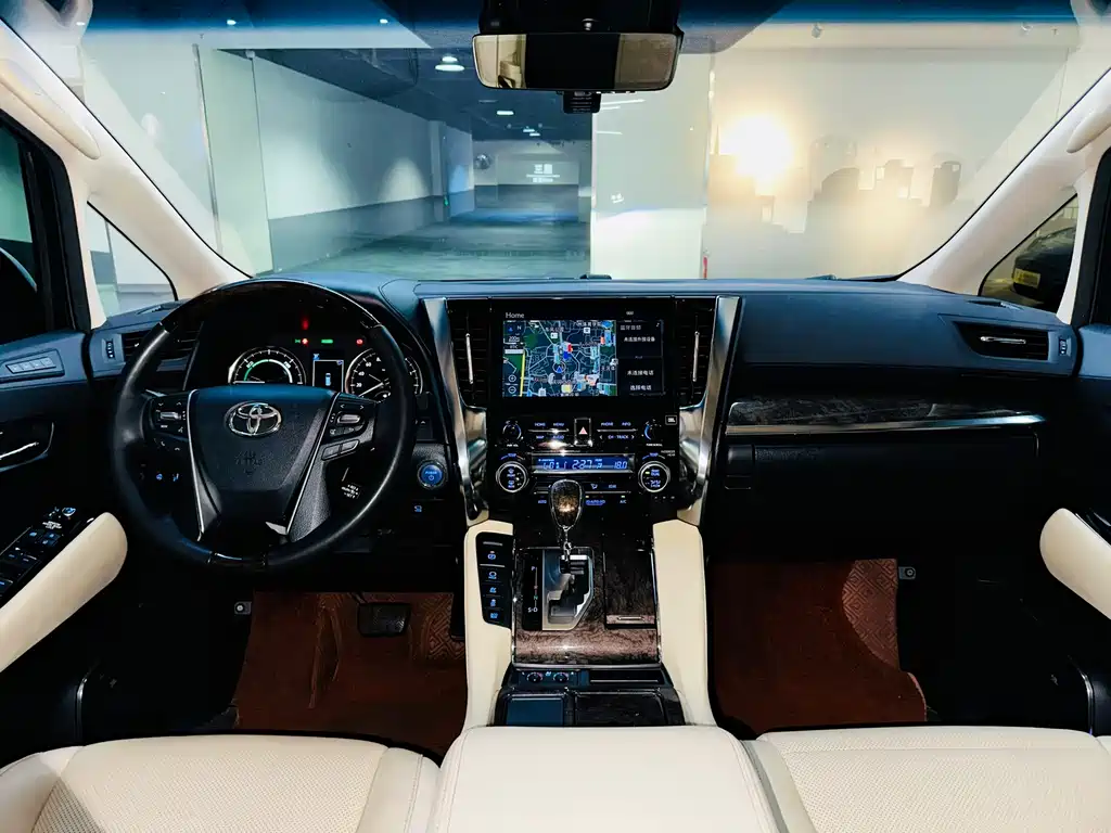 Toyota Alphard 2022 — фото 16