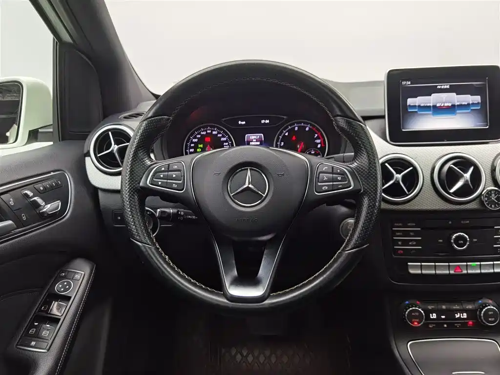 Mercedes-Benz B-Class 2015 — фото 11