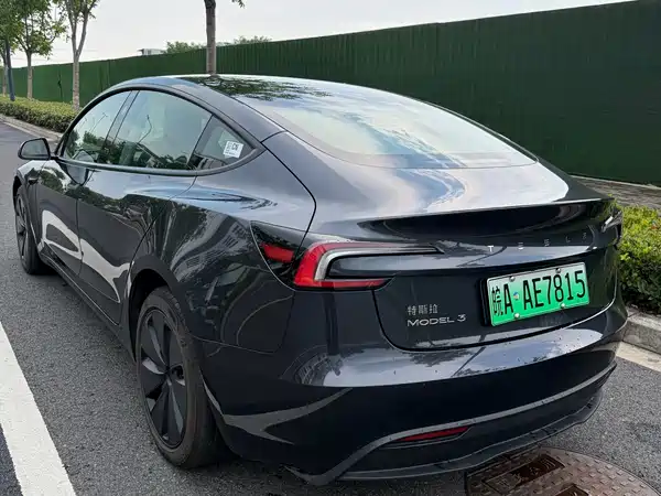 Tesla Model 3 2025