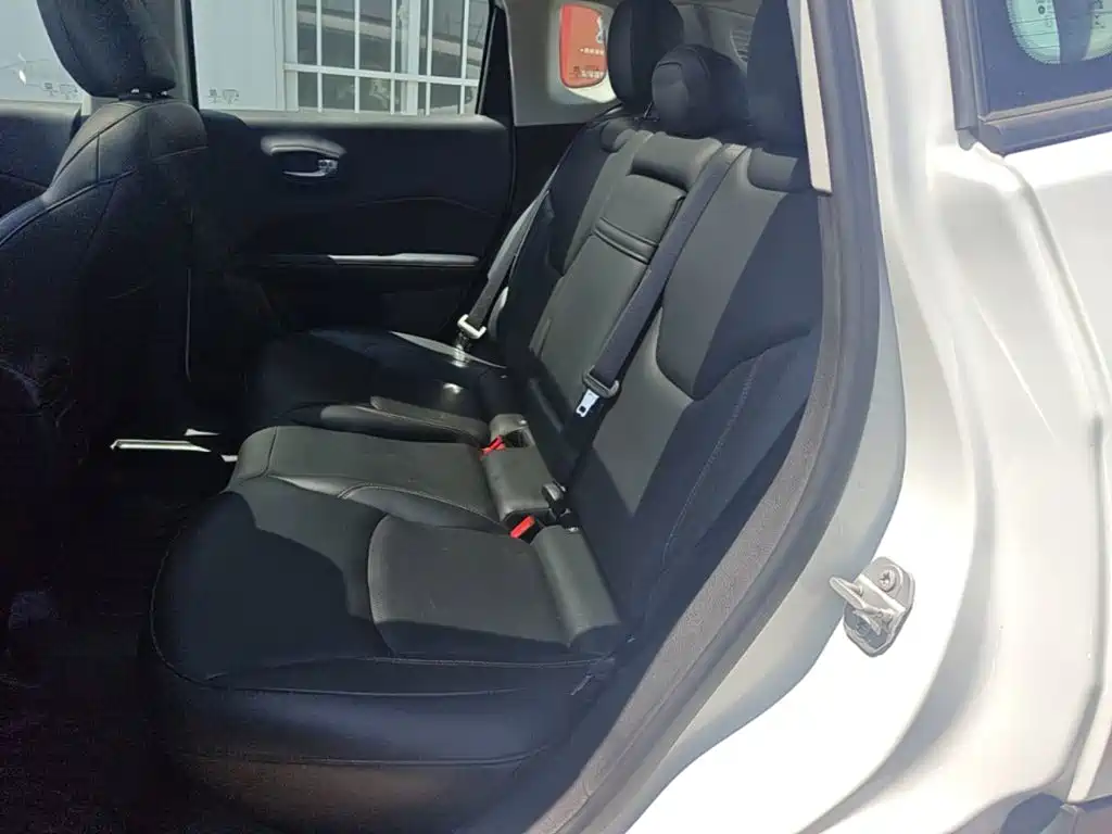 Jeep Compass 2018 — фото 17