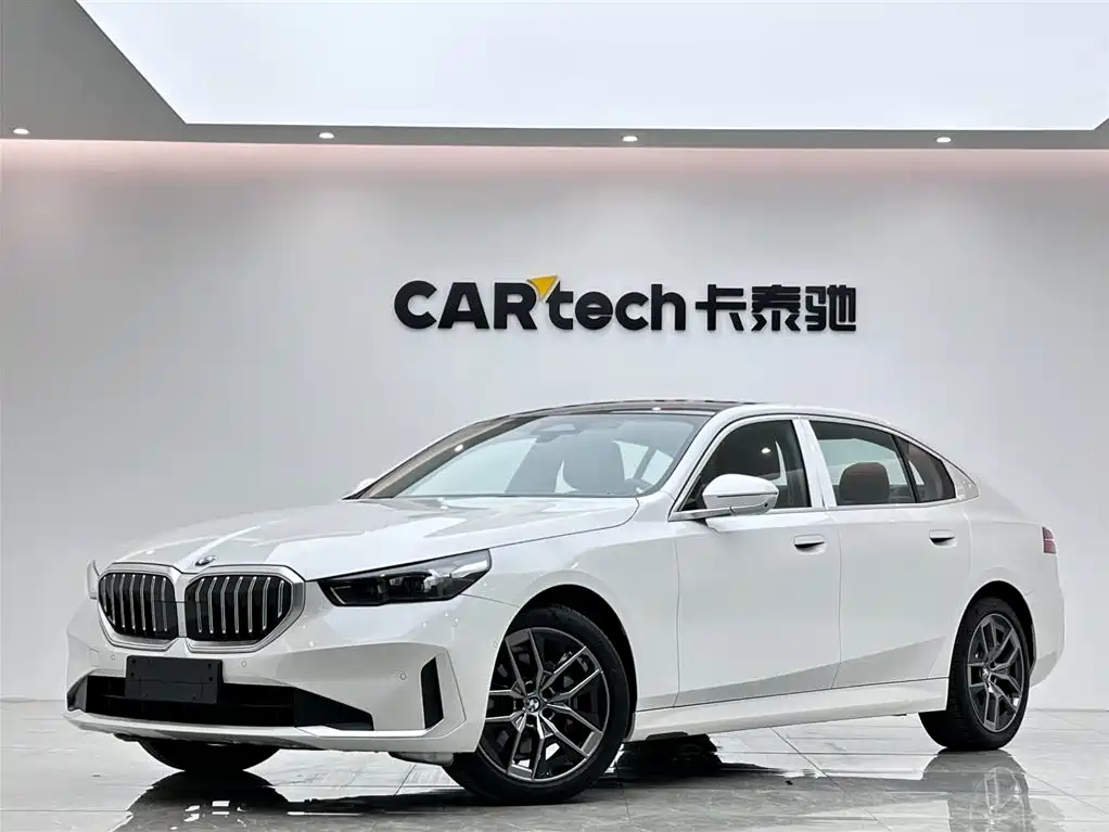 BMW 5 Series 2024 — фото 1