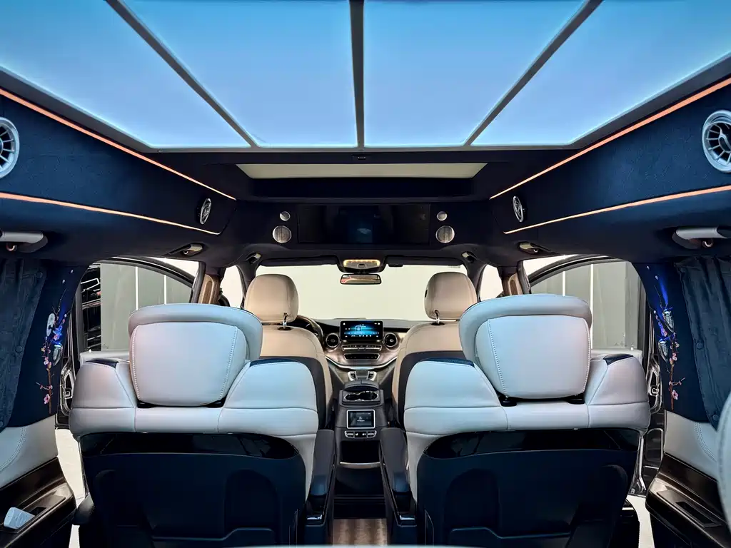 Mercedes-Benz V-Class 2021 — фото 15