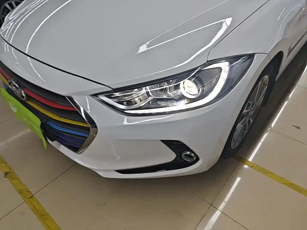 Hyundai Elantra 2018 — фото 24