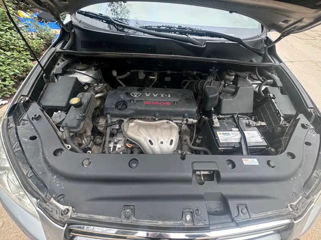 Toyota RAV4 2010 — фото 10