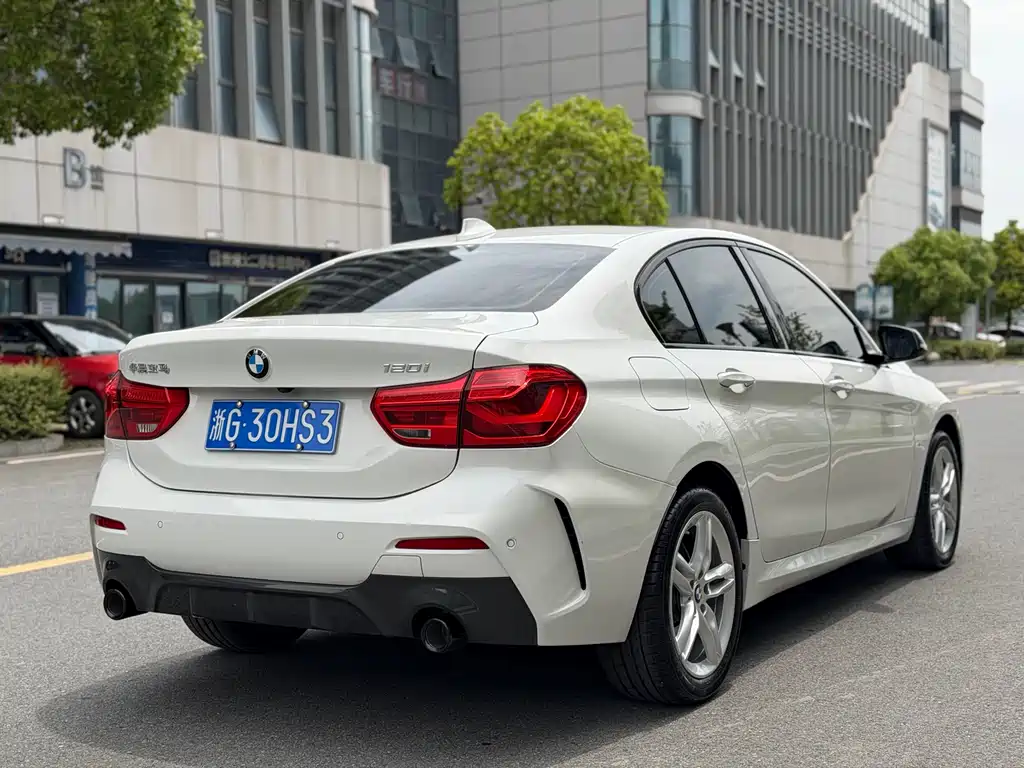 BMW 1 Series 2021 — фото 18