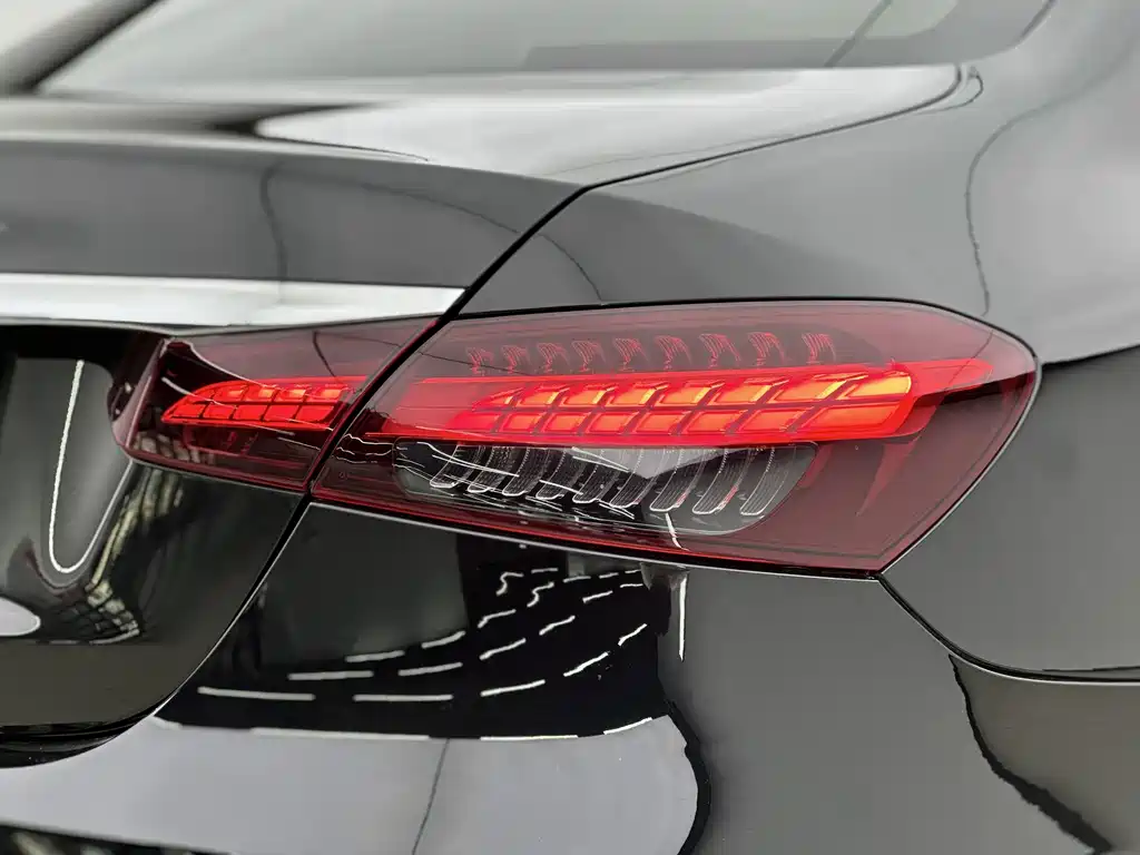 Mercedes-Benz E-Class 2023 — фото 15