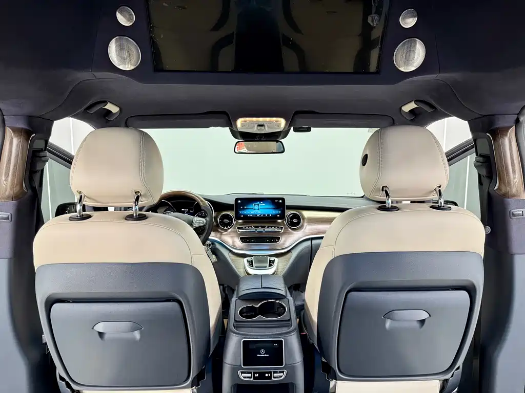 Mercedes-Benz V-Class 2021 — фото 19