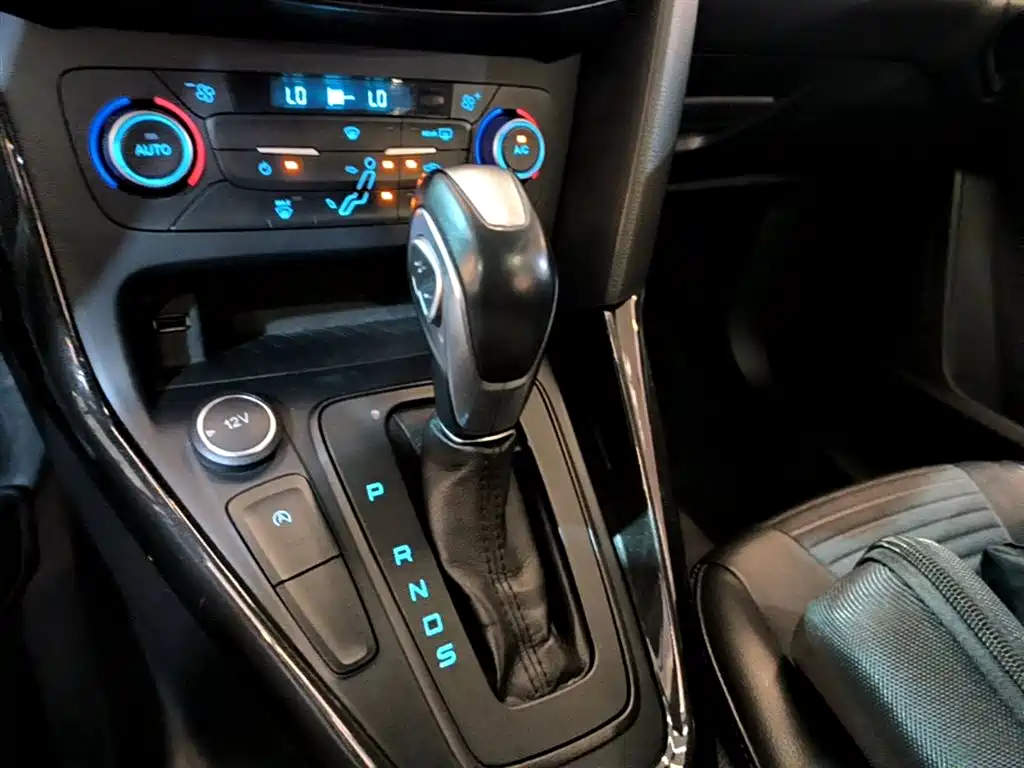 Ford Focus 2017 — фото 13