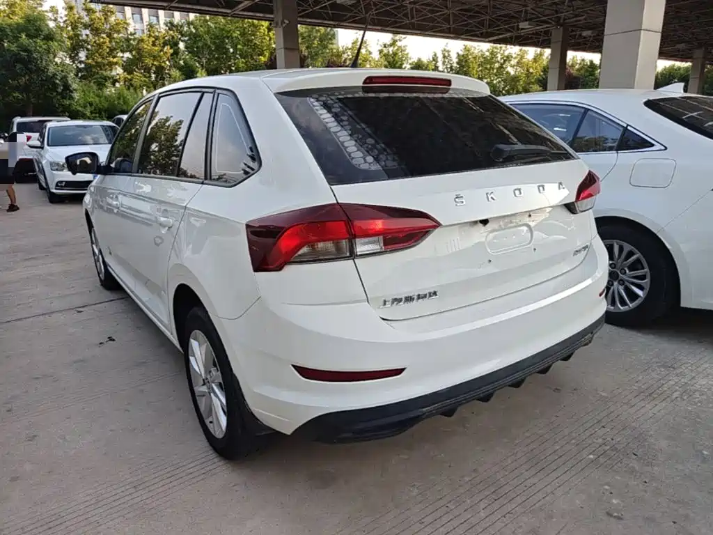 Skoda Rapid Spaceback 2021 — фото 5