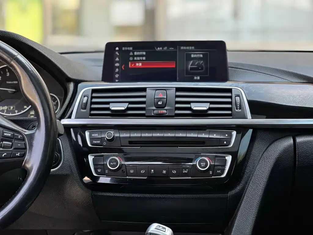 BMW 3 Series 2019 — фото 14