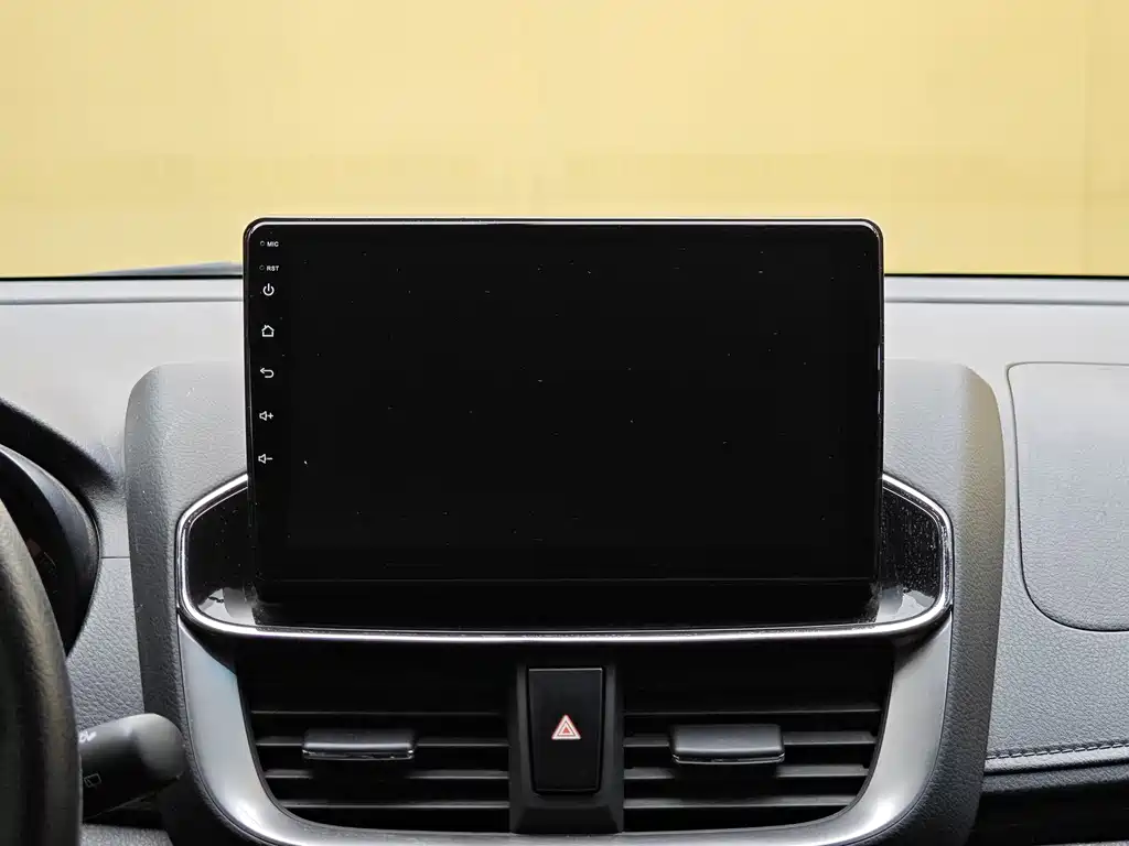 Toyota Yaris L 2020 — фото 15