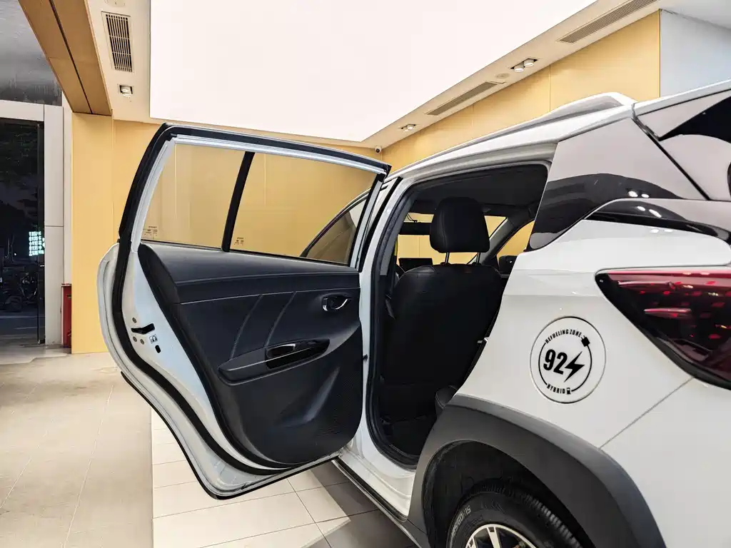 Toyota Yaris L 2020 — фото 20