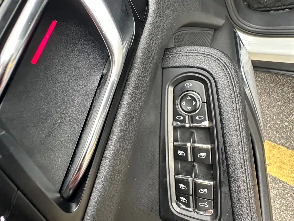 Porsche Macan 2015 — фото 18