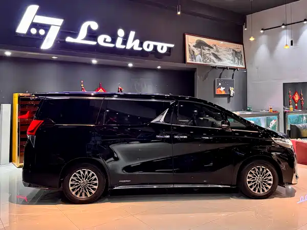 Lexus LM 2020