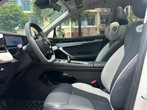 Geely Boyue L 2025