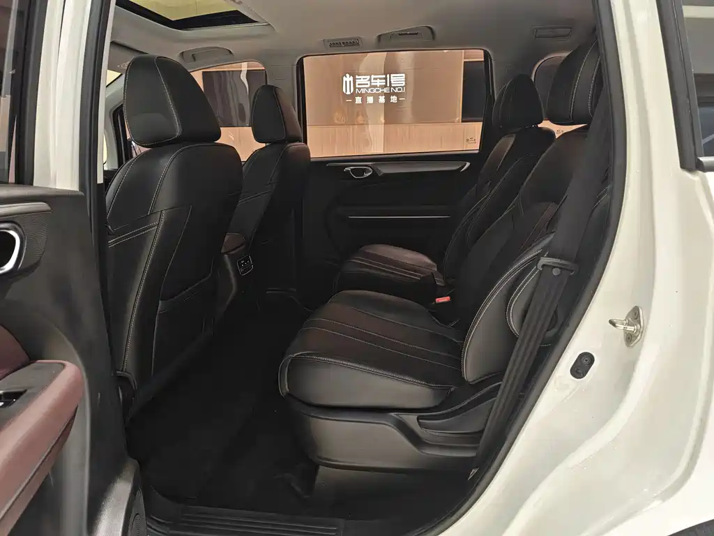 GAC Motor Trumpchi M6 2024 — фото 11