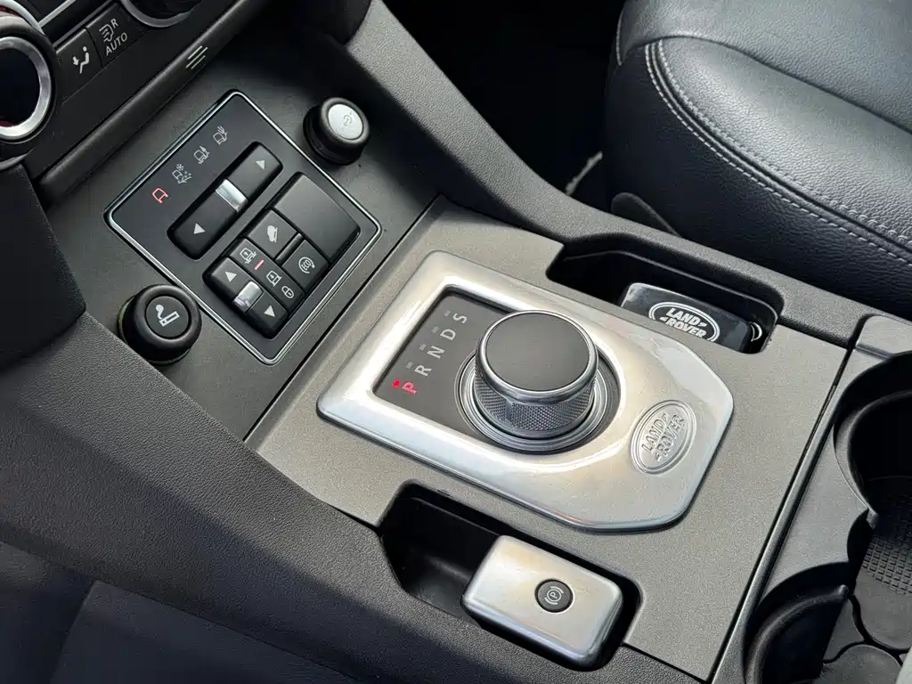 Land Rover Discovery 2016 — фото 14