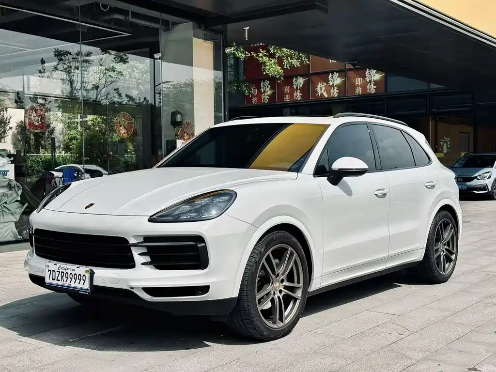 Porsche Cayenne 2022 — фото 1