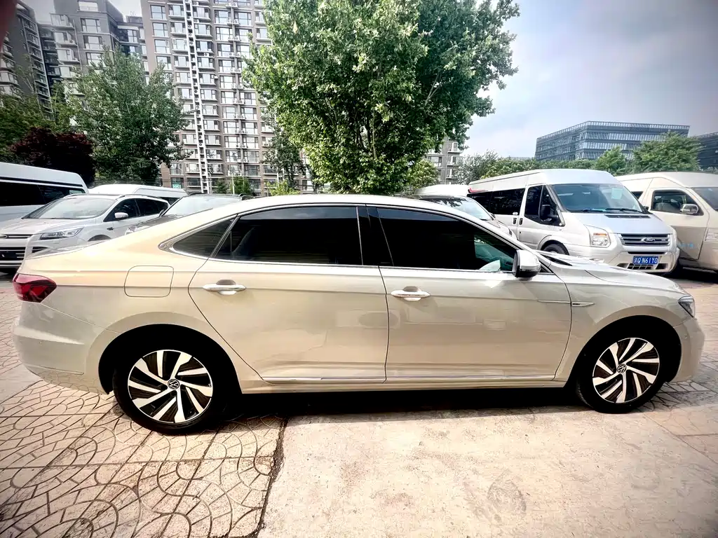 Volkswagen Passat PHEV 2022 — фото 4