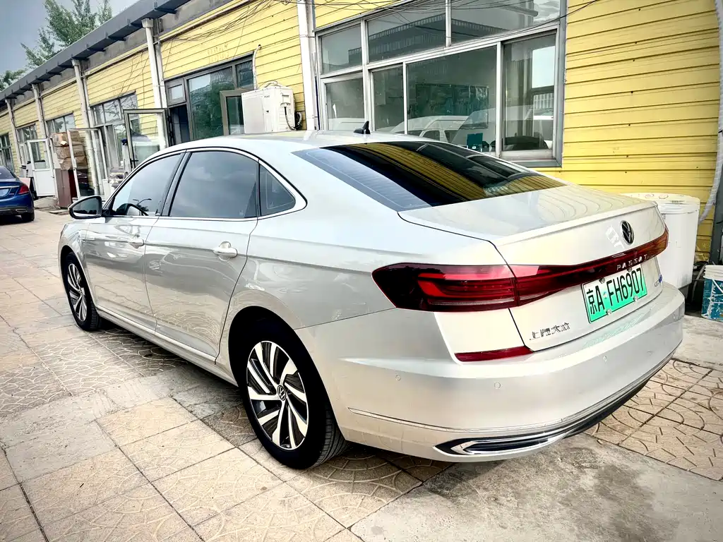 Volkswagen Passat PHEV 2022 — фото 7