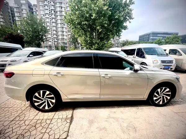 Volkswagen Passat Plug-In Hybrid 2022