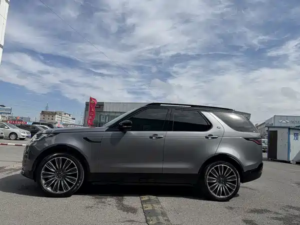 Land Rover Discovery 2023