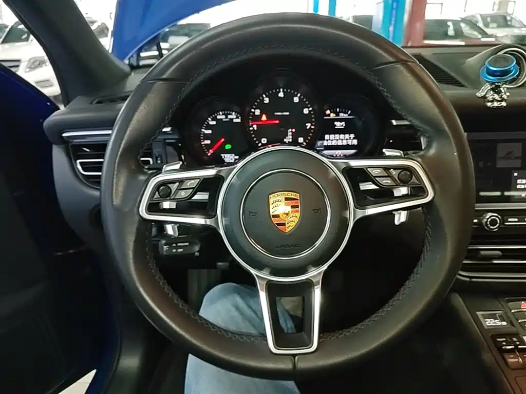 Porsche Macan 2021 — фото 11