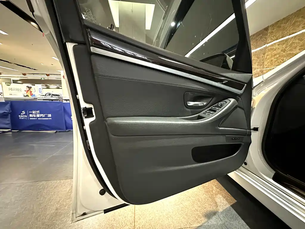 BMW 5 Series 2014 — фото 11