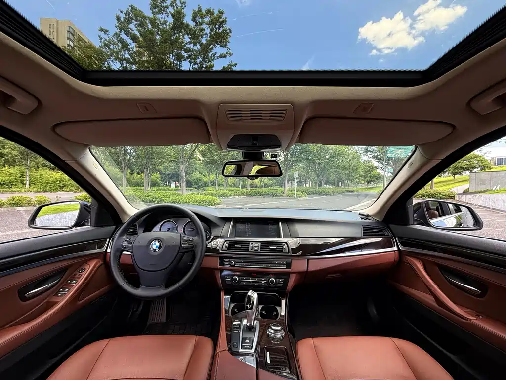 BMW 5 Series 2016 — фото 10