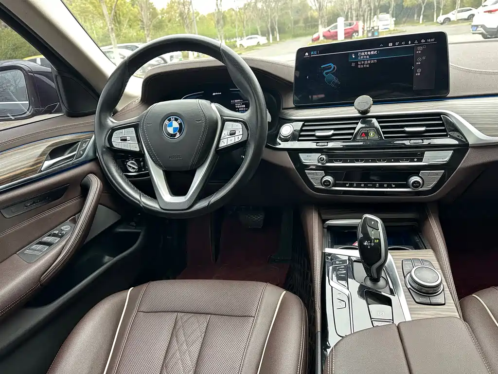 BMW 5 Series New Energy 2022 — фото 14