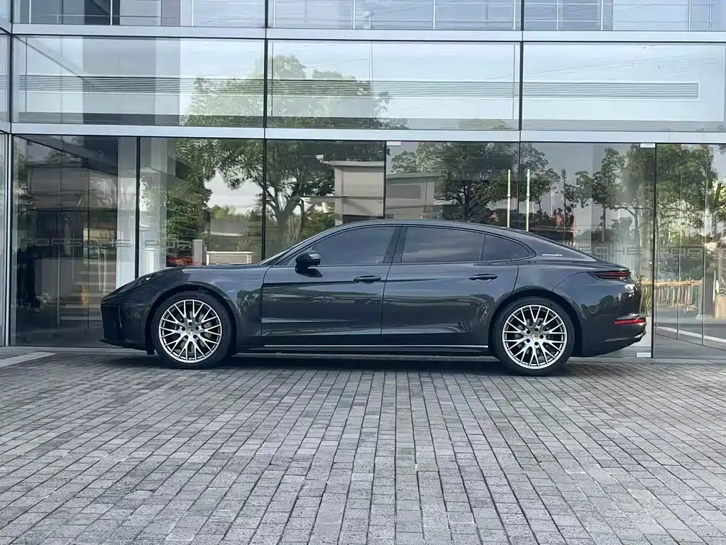 Porsche Panamera 2025 — фото 2