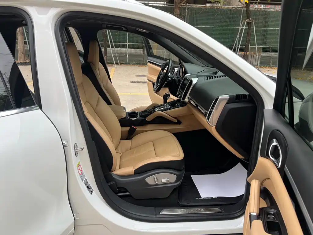 Porsche Cayenne 2016 — фото 10