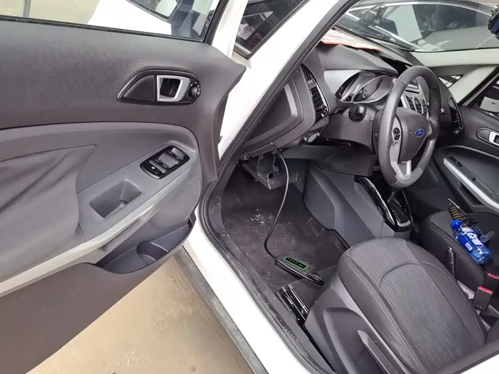 Ford Ecosport 2016 — фото 16