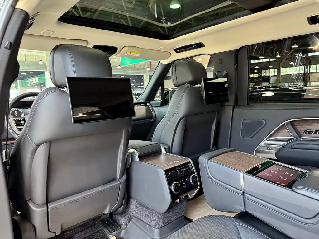 Land Rover Range Rover 2024 — фото 29