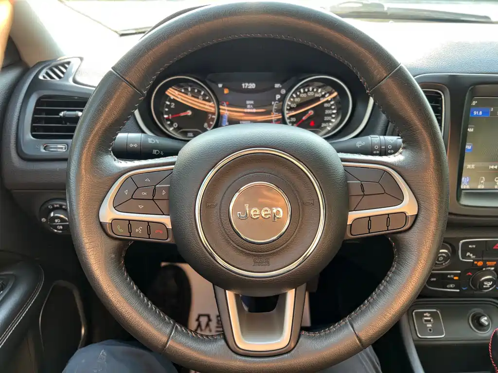 Jeep Compass 2017 — фото 12