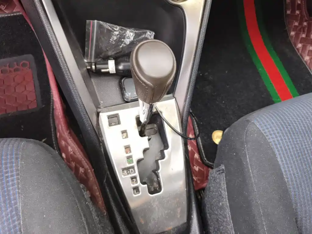 Toyota Yaris L 2014 — фото 10