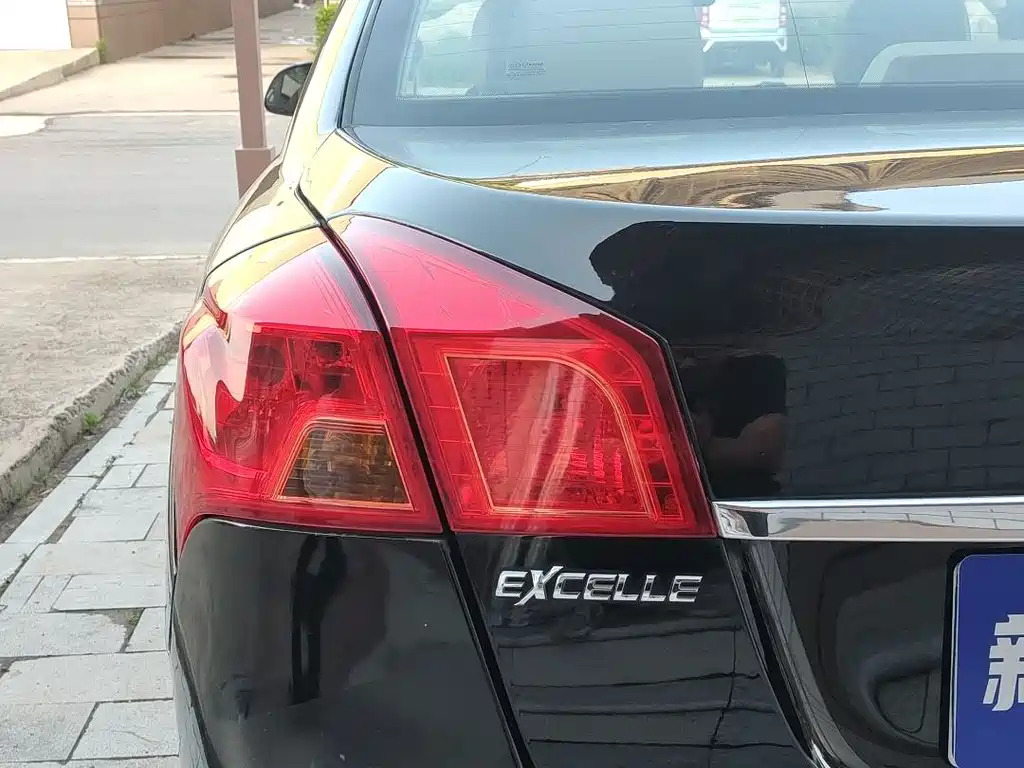 Buick Excelle 2015 — фото 6