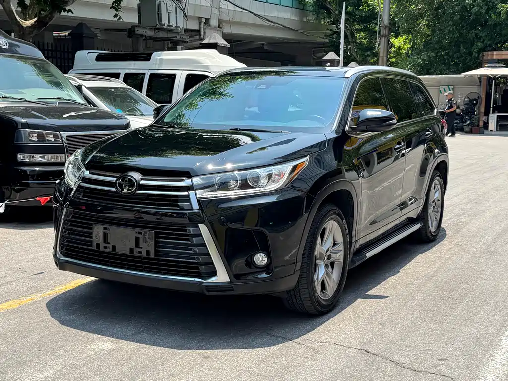 Toyota Highlander 2020 — фото 1