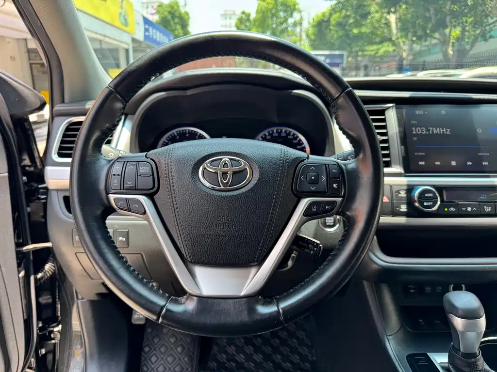 Toyota Highlander 2020 — фото 10