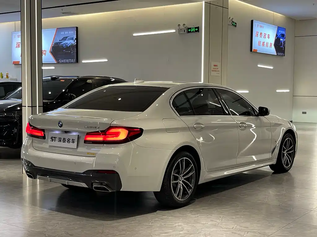 BMW 5 Series 2022 — фото 11
