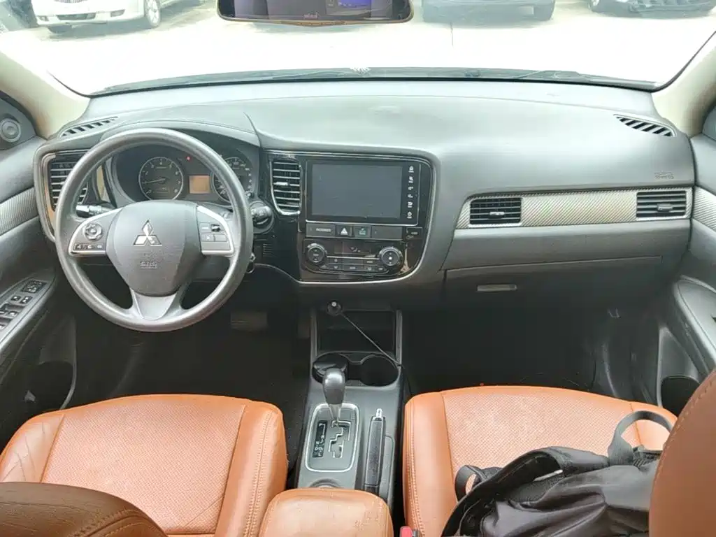 Mitsubishi Outlander 2016 — фото 10