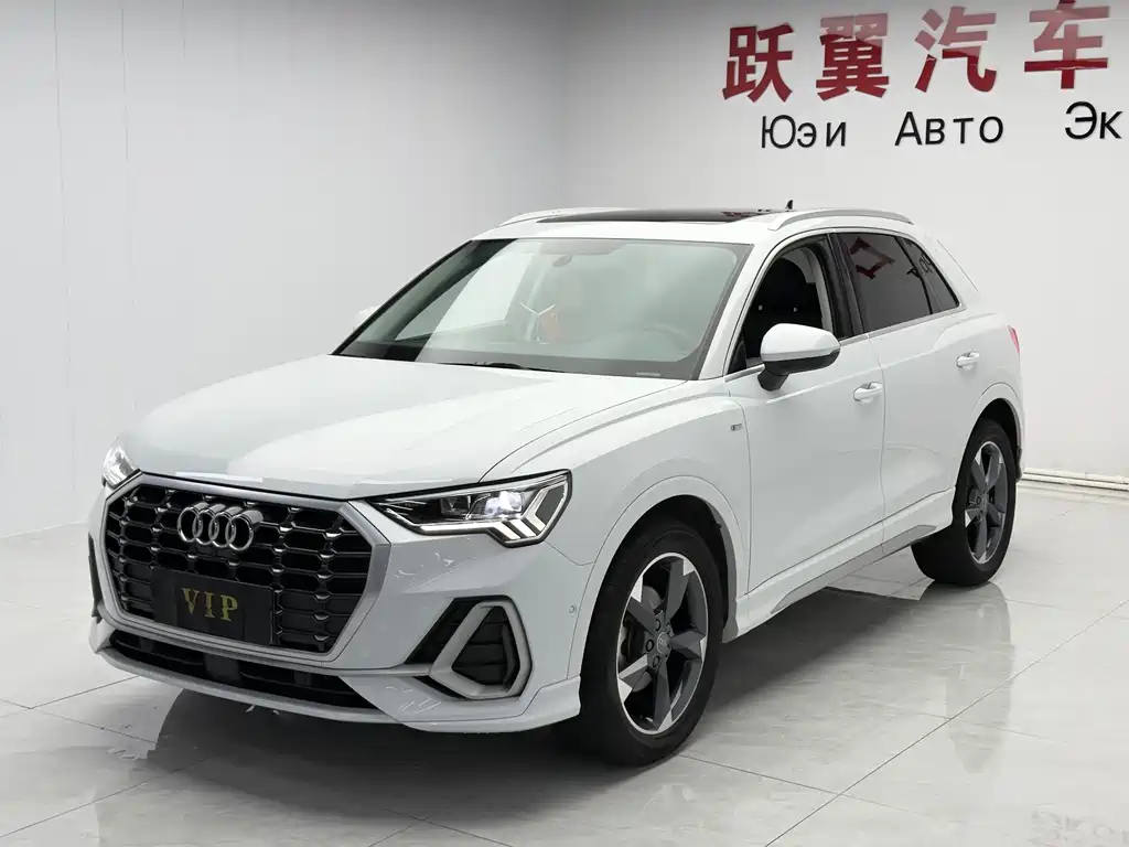 Audi Q3 2021 — фото 1