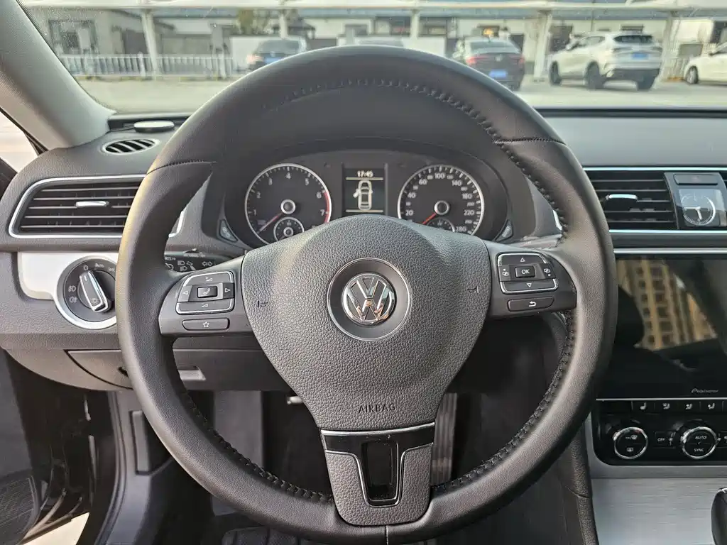 Volkswagen Passat 2016 — фото 13