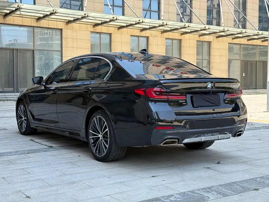 BMW 5 Series 2021 — фото 12